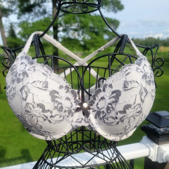 Victoria's Secret Other - 36D Victoria Secret Body by Victoria lined perfect coverage convertible …